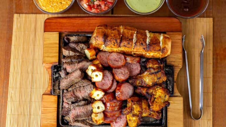 Acompanhamentos para churrasco: o que não pode faltar na sua grelha