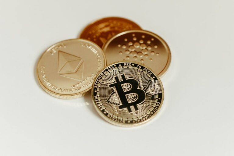 Cardano vs Ethereum: quem lidera em contratos inteligentes?